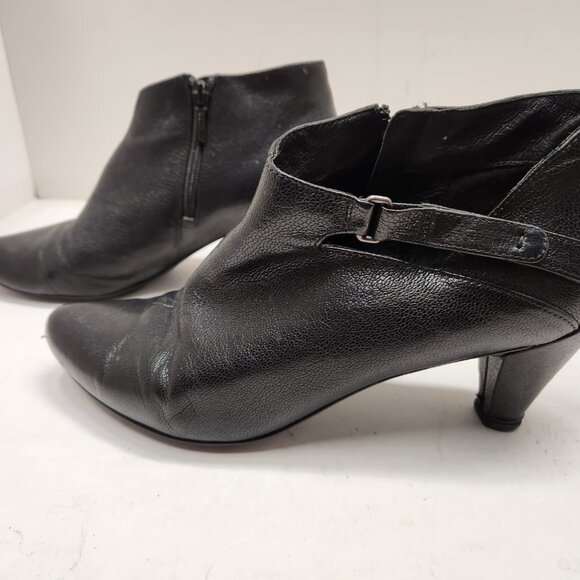 TSUBO POINTED TOE DRESS ANKLE BOOTS ZIPPERD BACK US SIZE 7 - Picture 2 of 14